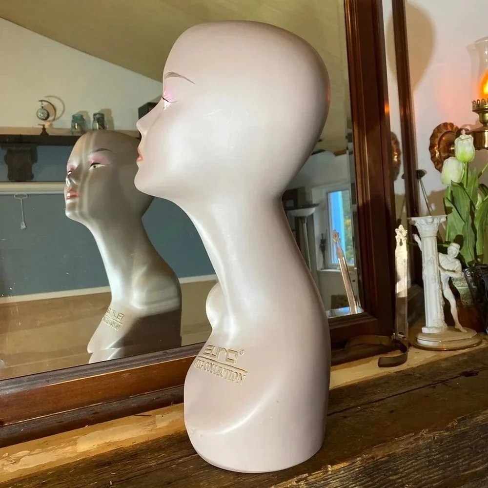 Mannequin Bust - Picture 2 of 7
